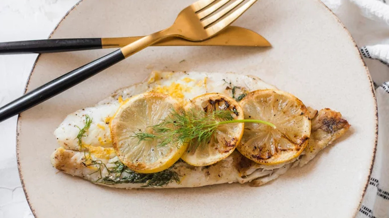 Fish filet with lemon slices and dill