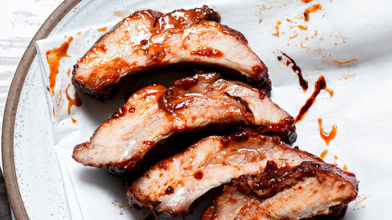 Barbecue spare ribs on a plate