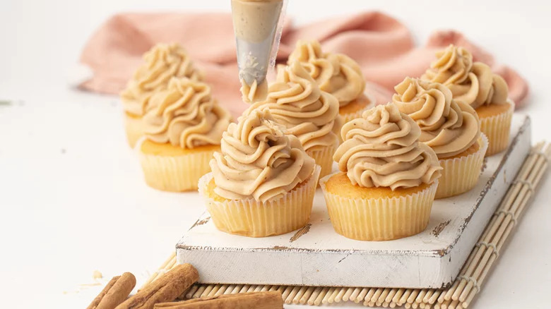 Cupcakes with frosting