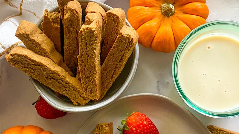 Several biscotti with small pumpkins