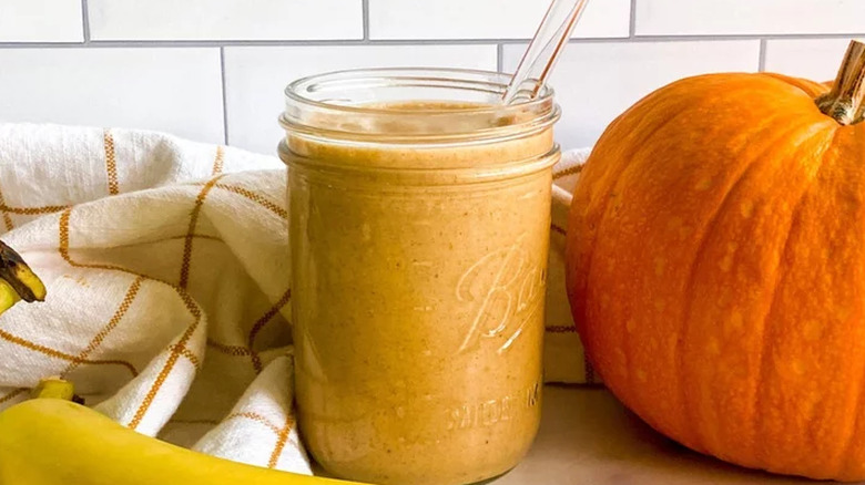 Mason jar with pumpkin flavored smoothie