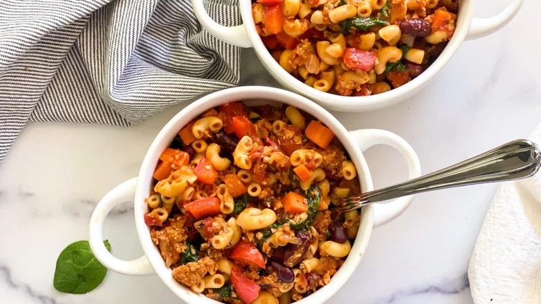 Chili with elbow macaroni