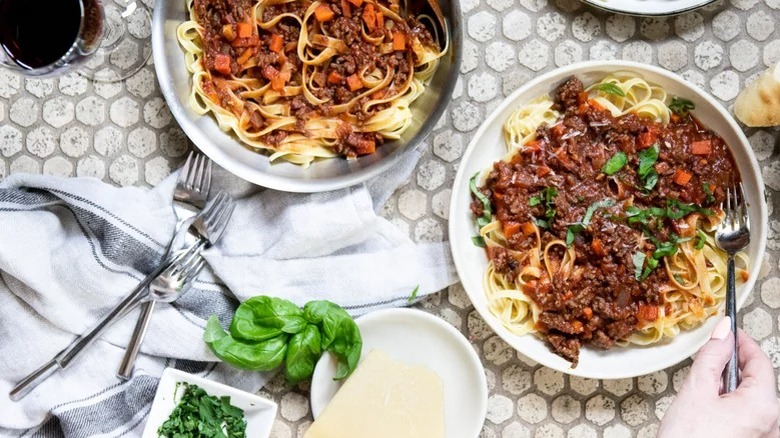 Spaghetti bolognese with carrots