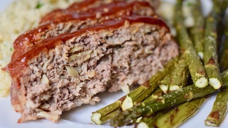 Meatloaf with green beans