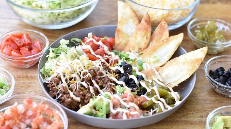 Taco salad with toppings 