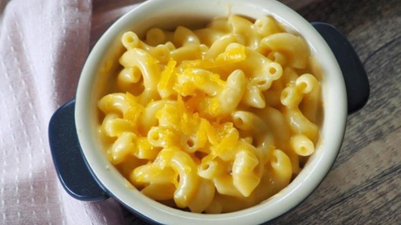 bowl of macaroni and cheese