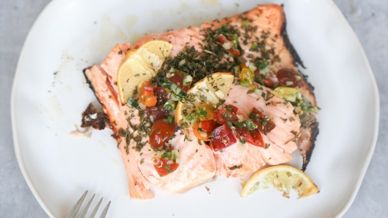 salmon with parsley and lemon