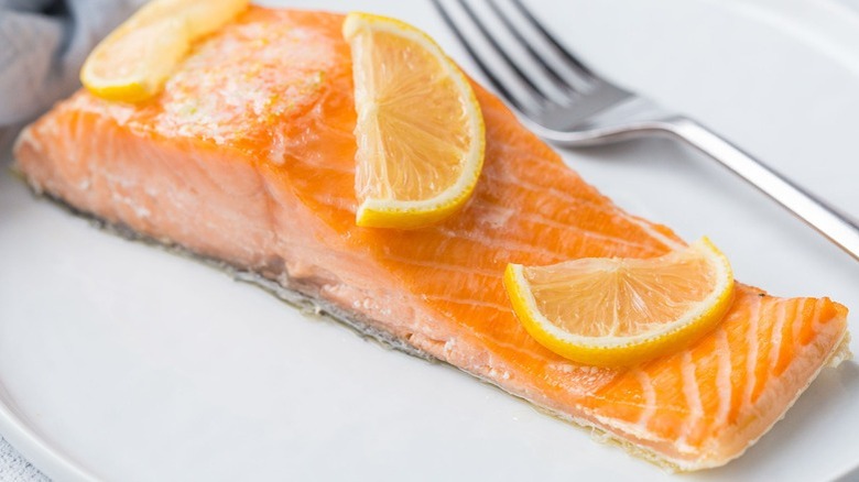 salmon fillet with lemon slices