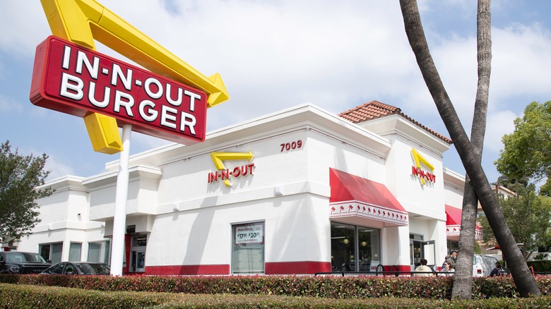 In-N-Out Burger restaurant exterior