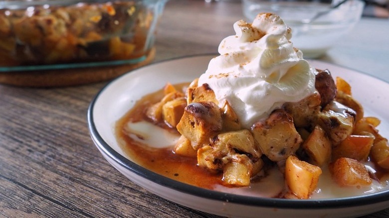 apple cobbler with whipped cream