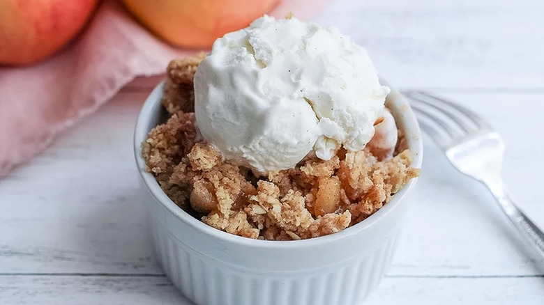 apple crisp and ice cream.