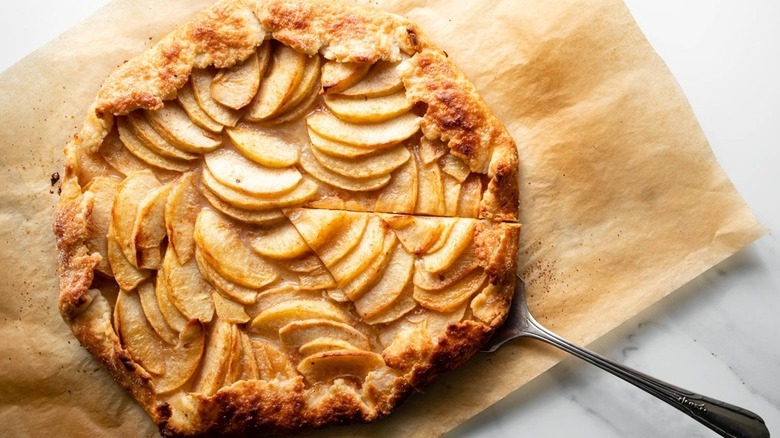 Rustic pastry with sliced apples