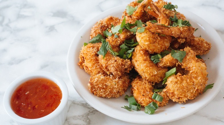 coconut shrimp with dipping sauce