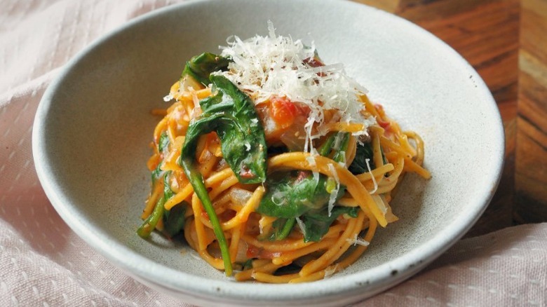 pasta with spinach and tomatoes