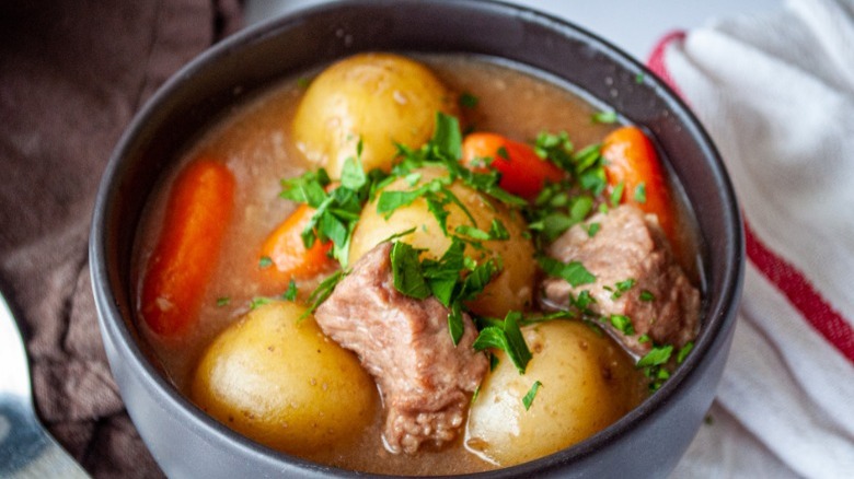 beef stew with carrots and potatoes