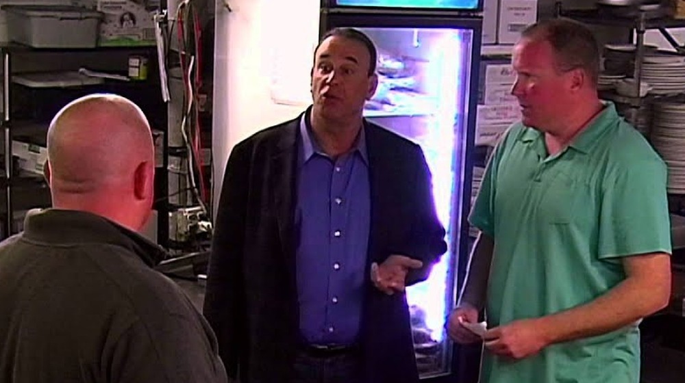 Jon Taffer speaks to bar owners, screenshot from Bar Rescue