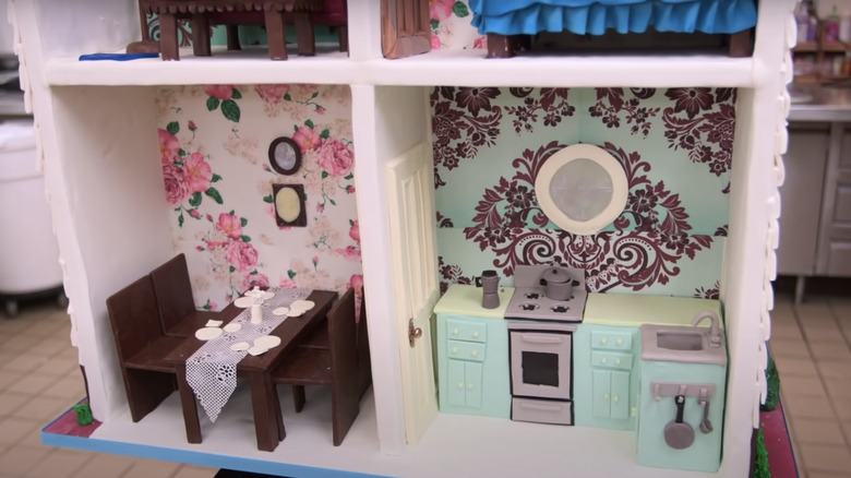 Dollhouse made of cake