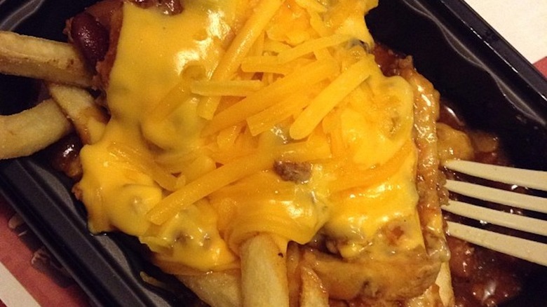 french fries with melted cheese and chili