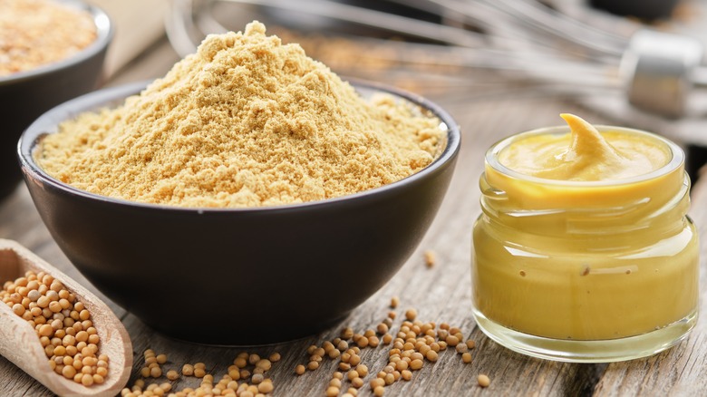 jar of mustard and mustard powder