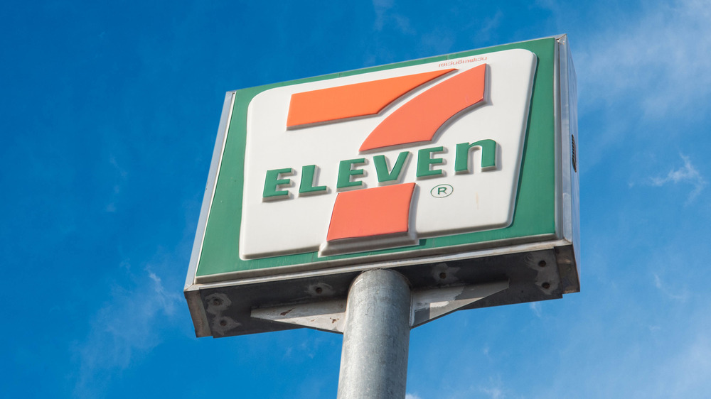 7-eleven sign