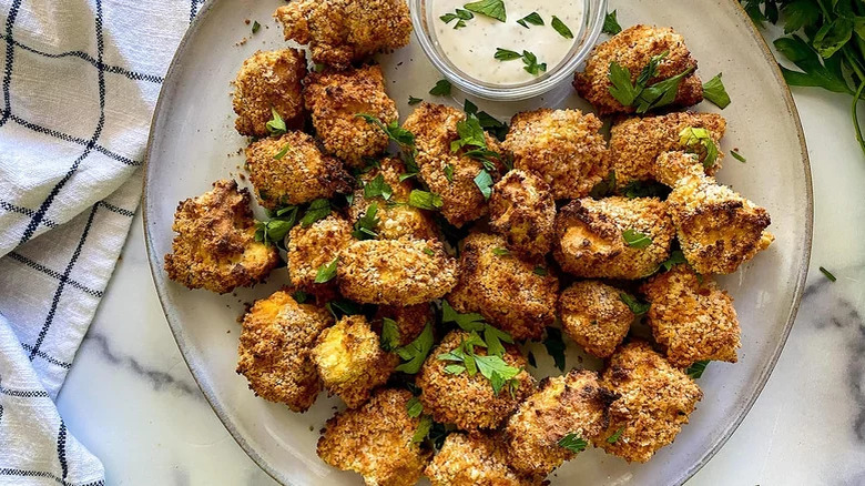 Tofu Nuggets and dip