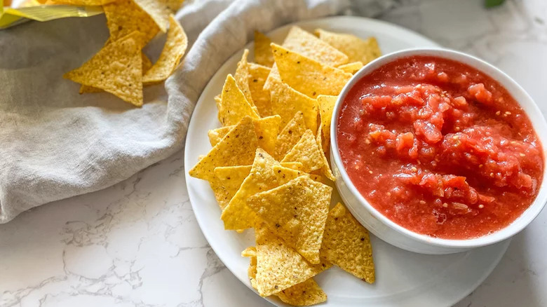 salsa and nachos