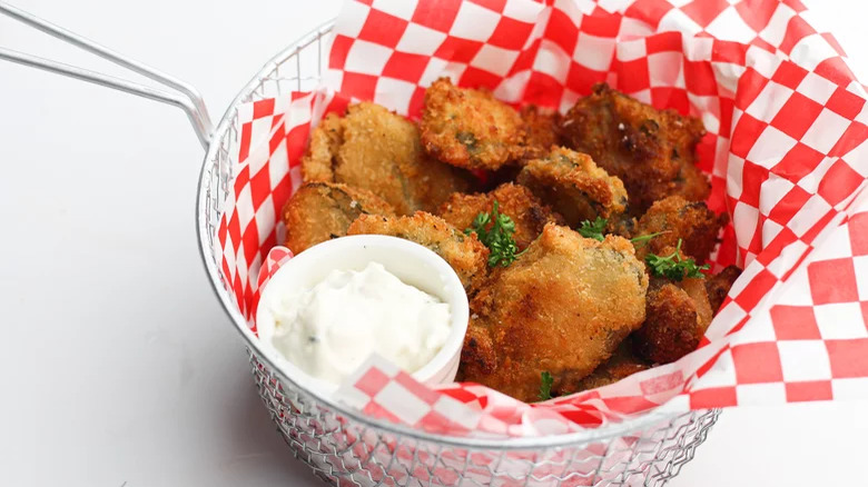 Deep-Fried Dill Pickles with dip and retro basket