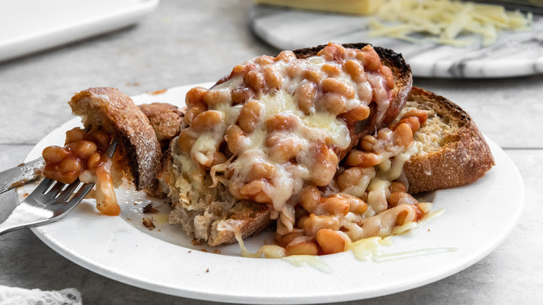 beans and cheese on toast