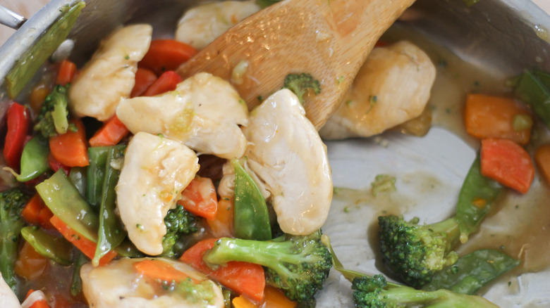 chicken with broccoli and carrots