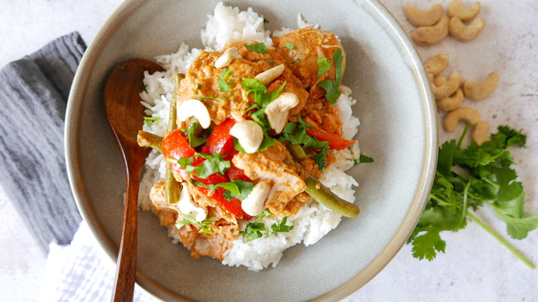 chicken on rice with cashews