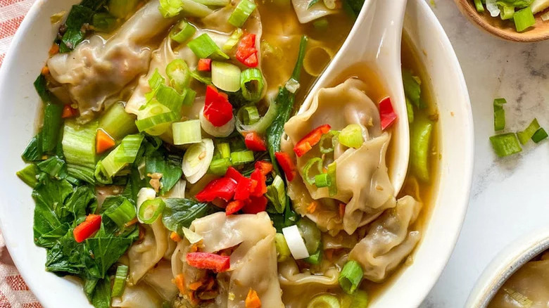 Vegetable wonton soup