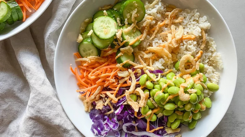 Sushi bowl rice cabbage 