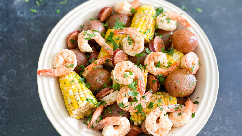 shrimp with corn, sausage, and potatoes