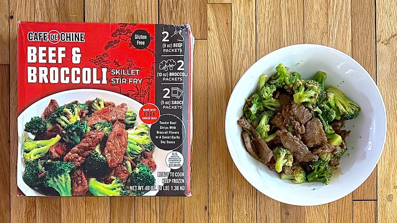 Cafe de Chine Beef & Broccoli Skillet Stir Fry box and cooked stir fry in white bowl