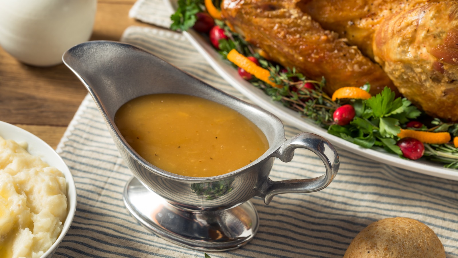 8 Hacks To Elevate Your Jar Of Turkey Gravy To Homemade Gourmet ...