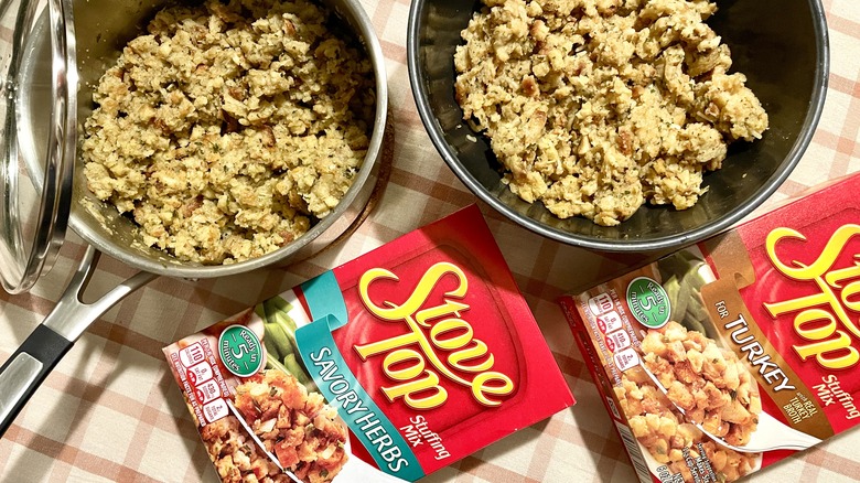 A pot and a bowl of cooked Stove Top stuffing mix in Turkey and Savory Herbs flavors