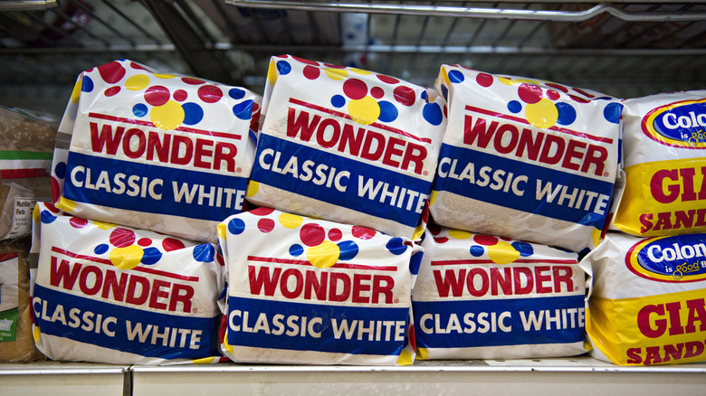 Wonder Bread on grocery store shelf