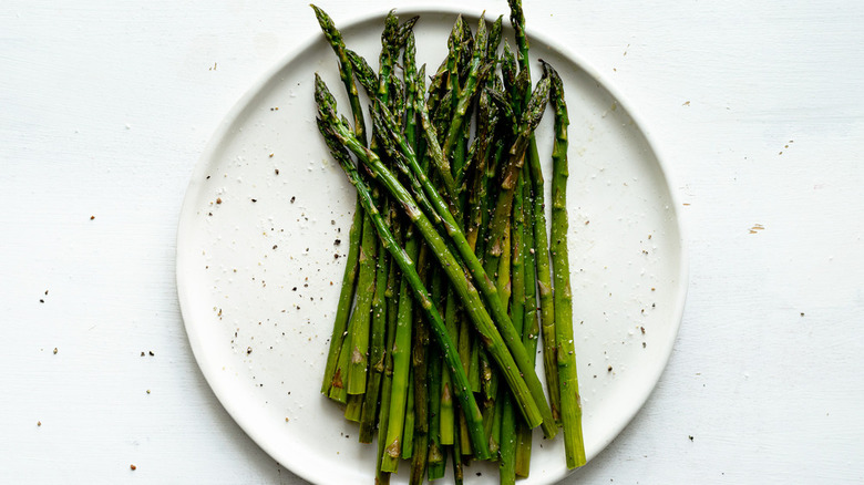 plate of roasted asparagus stalks 