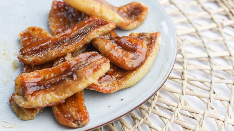 A plate of caramelized bananas