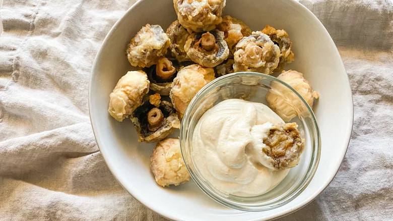 fried mushrooms with dipping sauce