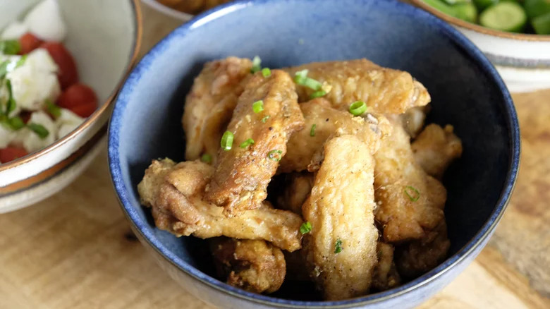 fried chicken wings in bowl