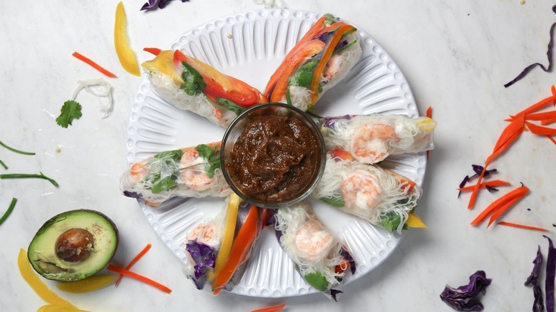 shrimp rolls with peanut sauce