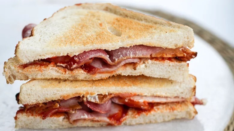 sliced bacon butty sandwich