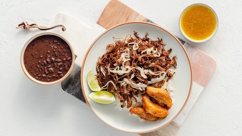 vaca frita with black beans