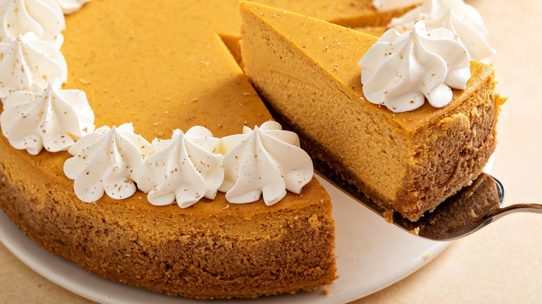 pumpkin pie with whipped topping