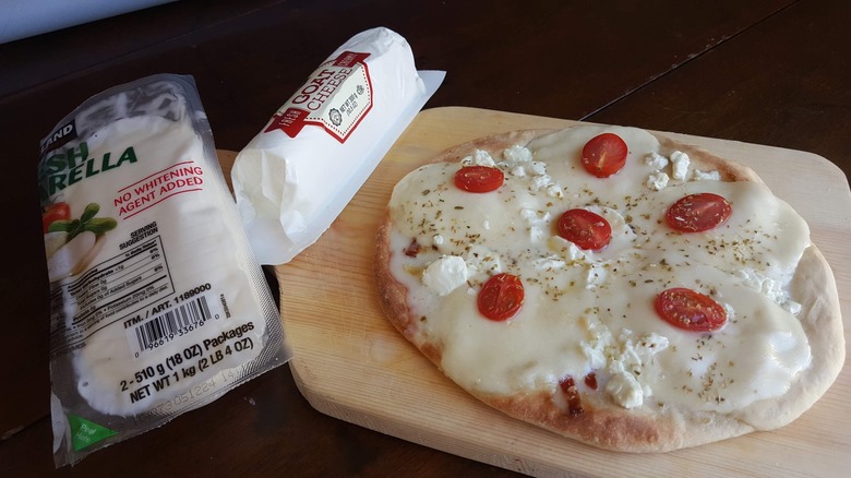 Mozzarella goat cheese pizza