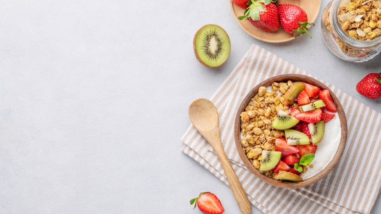 granola with fruit