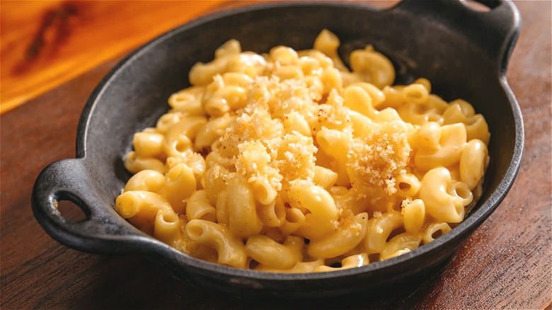 macaroni and cheese cast iron pan