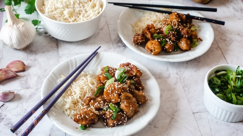 chicken chunks with sesame seeds