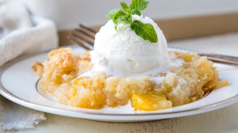 peach cake with ice cream